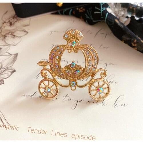 Retro French British court style playground dream pumpkin car Brooch exquisite personality coat sweater pin