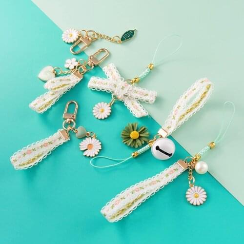 Cute Fresh Ins Daisy Key Ring Pendant Creative Flower Heart Charm Lace Keychain Women Phone Airpods Bag Ornament Couple Gift