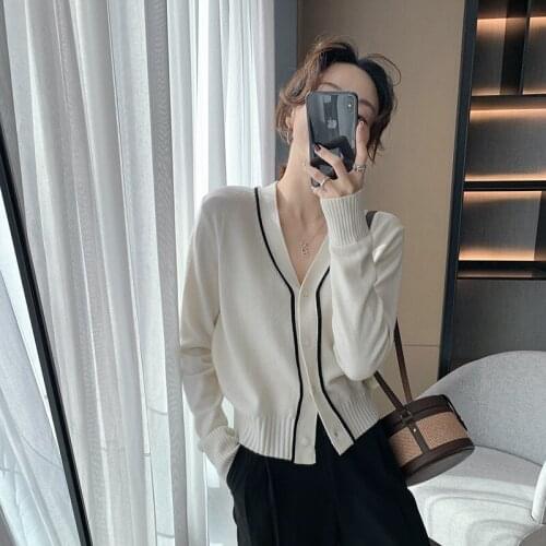 Aunt Cuis contrast line granny Xiangs knitted cardigan coat womens sense of design slim short top