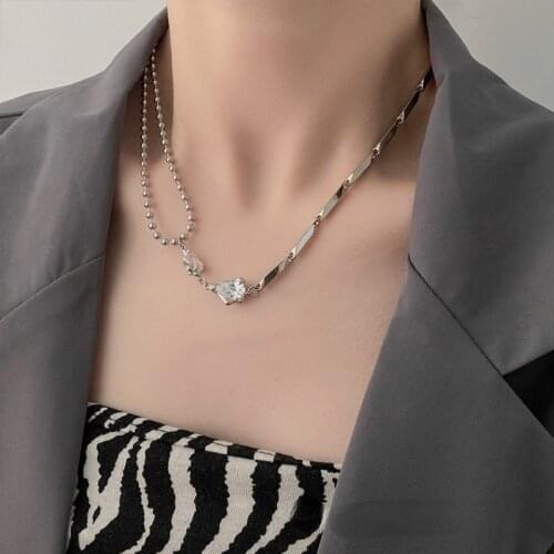 VSnow Minimalist Asymmetry Round Bead Rhinestone Pendant Necklace for Women Textured Crystal Geometric Metallic Necklace Jewelry