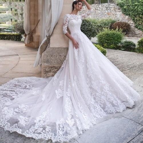 Three Quarter Sleeve A-Line Wedding Dresses 2020 Appliques Chapel Train Elegant Dress Scoop Neck Lace-Up Vintage Red Bridal Gown