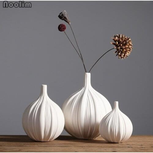 NOOLIM Zakka Antique Simple Vase Garlic Shape Ceramic Vase TableTop Small Vase Wedding Home Office Cafe Decoration Ornaments