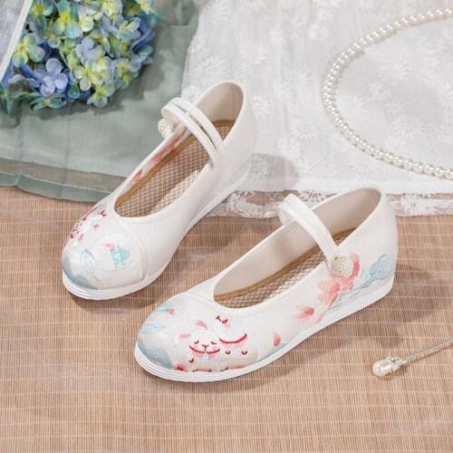 Embroidered shoes womens ancient shoes Chinese wind increased round-headed Han shoes Ming ancient style old Beijing cloth shoes