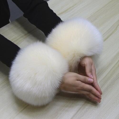 2pcs Pair Women Faux Fox Fur Cuffs Wristband Winter Warmer Arm Wrist Rabbits Fur Sleeve Gloves Female Elastic Oversleeve Decors