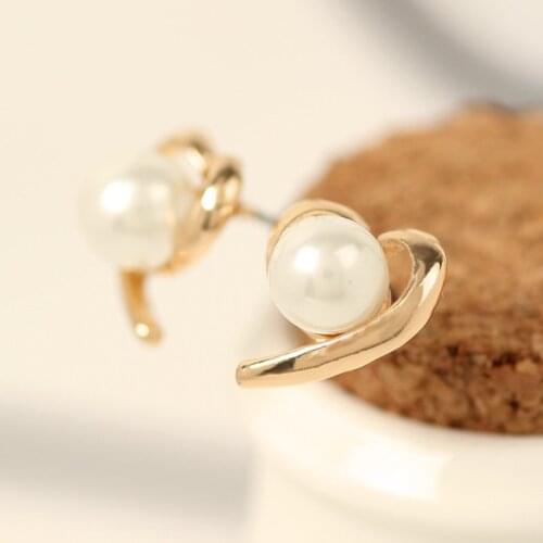 Womens Korean Fashion Hollow Heart Pattern Earrings Lady Pearl Earrings For Women 2017 New Hot Sale Fashion Jewelry