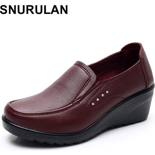SNURULAN 2021Spring And Autumn New Womens Single Shoes Wedges Soft Sole Comfortable Large Size Mothers Leather Mid-heel Pumps