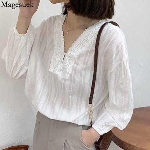 Autumn V-neck Hollow Out Blouse with Lace Korean Fashion Loose White Blouse Women Shirt New Womens Long Sleeve Top Blusas 16772