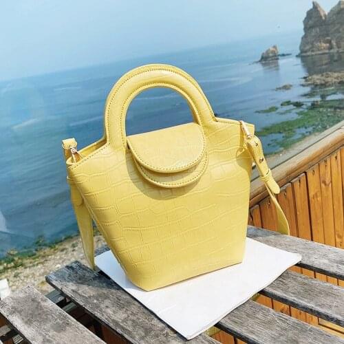 Womens Bag Summer 2021 Fashion Messenger Bag Hand-Held Tote Bucket Bag hand tote