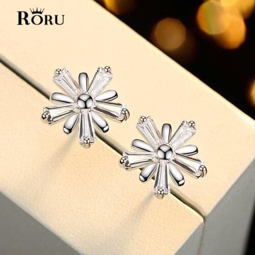 Fashion Jewelry Snowflake Stud Earrings Korean Design Cubic Zirconia Elegant Crystal Small Stud Earrings for Women