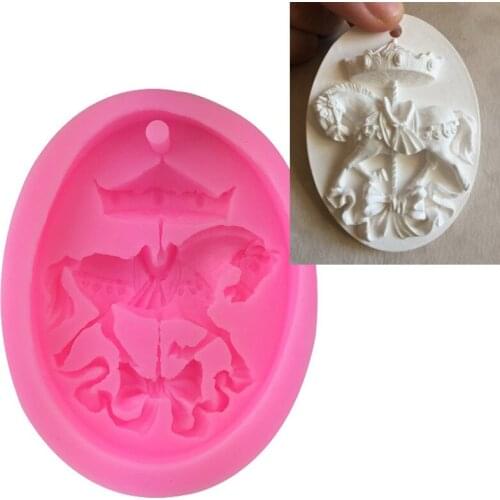 Trojan Horse Silicone Fondant Mold Oval Shape with Hanging Hole Aromatherapy Gypsum Car Office Decoration DIY Cake Chocolate