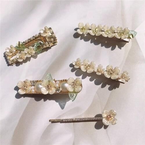 2021 New Korean Sweet Girl Exquisite Beautiful Rhinestones Pear Flower Duckbill Clip Fashion Womens Hairpins Hair Accessories