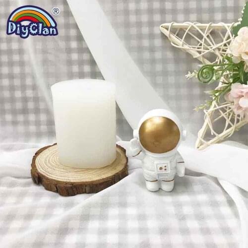 DIY 3D Astronaut Silicone Mold Candle Plaster Aromatherapy Handmade Mould Home Car Decoration Form Fondant Baking Tools