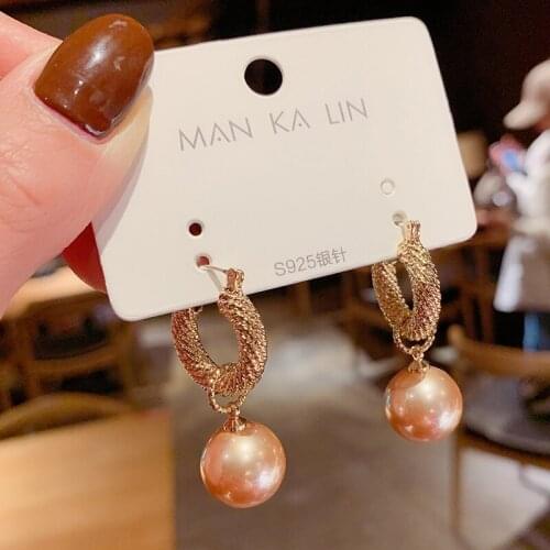 Fashionable and exquisite designer style ultra flash French retro metal earring pearl earring harbour style earring