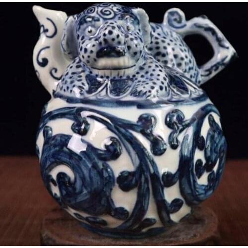China seiko Blue and white ceramic lion teapot crafts statue