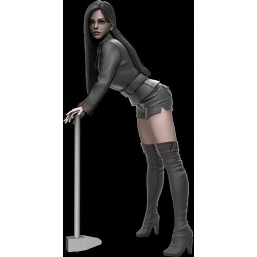 Self-assembled New Unassembled 1/12 modern woman warrior stand with hammer Resin Figure Unpainted Model Kit