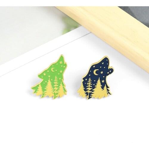 Creative Couple Girlfriends Wolf Head Brooch Fun Starry Sky Forest Animal Enamel Alloy Badge Shirt Lapel Bag Pin Buckle Jewelry