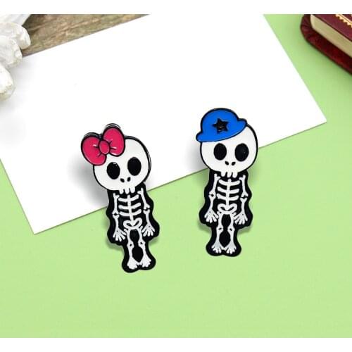 Skull Brooches Boys and girls Skeleton Enamel Pin Lapel Punk Pins Badges Gifts for Friends Kids Unisex Jewelry Wholesale