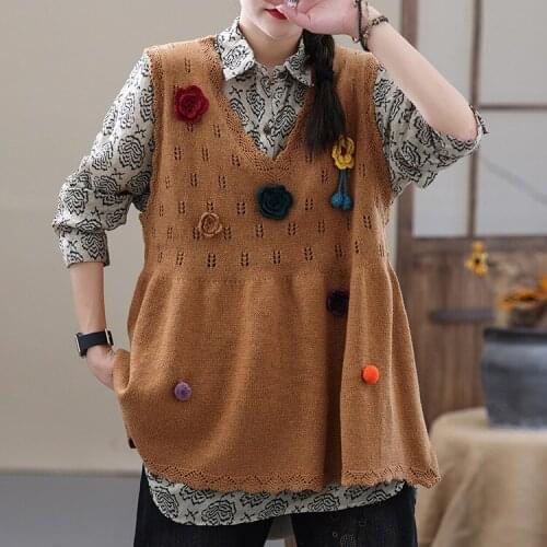 Johnature Women Knitted Vest V-Neck Sleeveless Hollowed Out Solid Color Embroidery Clothing 2021 Autumn New Vintage Loose Vest