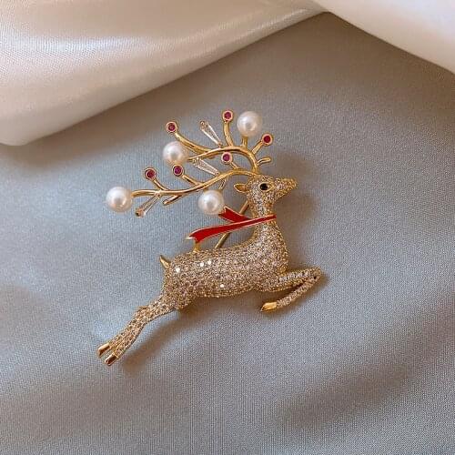 Korean Fashion Pearl Small Deer Brooches for Women Crystal Sika Deer Animal Lapel Pins Luxulry Jewley Clothing Accessories