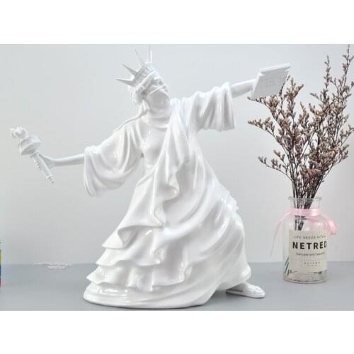 Modern Art Statue of Liberty Throw Torch Riot of Liberty Fine Art London Art Fair Resin Sculpture Home Decor Best ornament