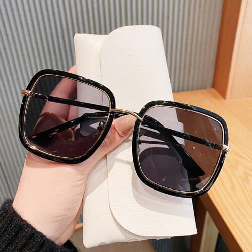 Vintage Square Sunglasses Women Fashion Plastic Frame Sun Glasses Female Oversized Clear Shades Eyewear Retro UV400
