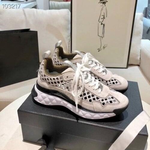 2021 Woman Running Sneaker Top Quality Cut Out Couple Shoes Breathable Mesh Casual Shoes Women Trainers Luxury Designer Brand