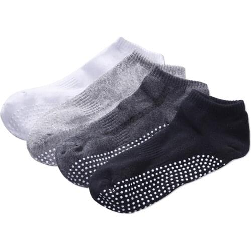4 Pairs Men Cotton Non-slip Yoga Socks with Grips Breathable Anti skid Socks Low Cut Sports Socks for Gym Fitness Ballet Pilates