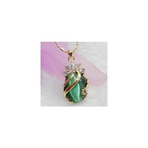 Jewelr 006090 Green Exquisite en color 13x18mm Oval Mexican Opal Gems Pendant Necklace AA