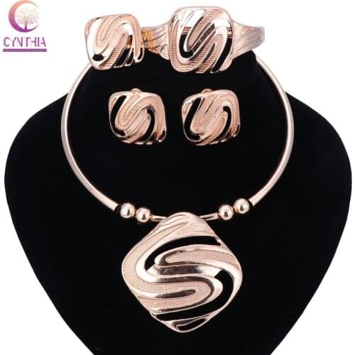 Fashion Exquisite Dubai Jewelry Set Luxury Gold Color Big Nigerian Wedding African Beads Costume Design Necklace Jewelry Set