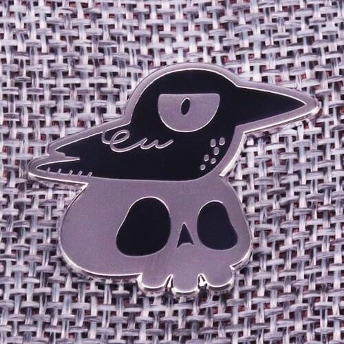 Crow skull lapel pin Goth Spooky Horror Halloween Gothic Badge Enamel pin