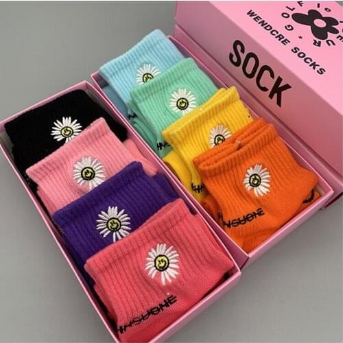 4 Pair / box Summer Ladies Colourful Calcetines Fashion Daisy Socks Female Short Tube Embroidery Floret Socks Cute Gift Packag