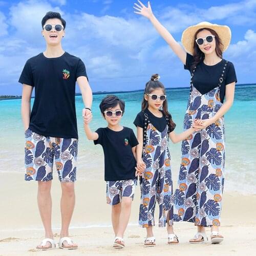 Summer Family Matching Outfits Mom Daughter T-Shirt+Strap Long Skirt Father Son TShirt+Shorts 2PCS Suit Beach Vacation Clothes