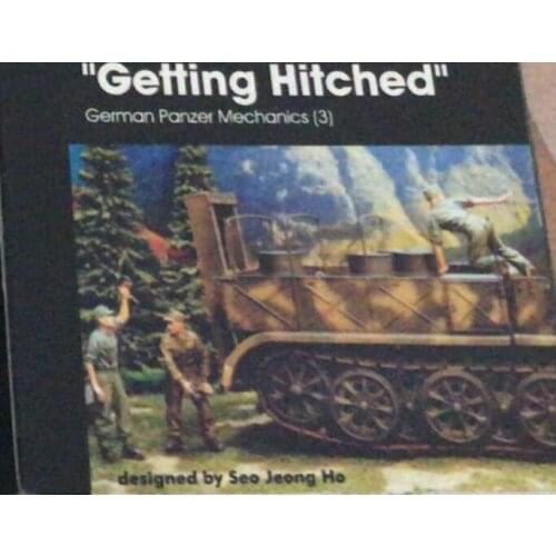 1/35 Scale German Armored Tank Refueling 3 People (excluding tanks) WWII Unpainted Resin Model Kit Miniatures Figures