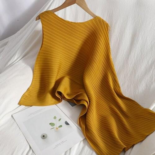 Fashion Design Asymmetrical Chffon Women Blouse Summer New Pleated Batwing Sleeved Elegant Office Lady Pulls Outwear Tops