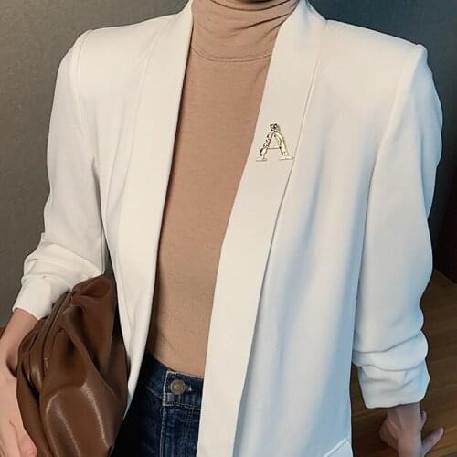 Flower leaf letter brooch Korean fashion jewelry temperament personality simple clothes jewelry accessories neutral