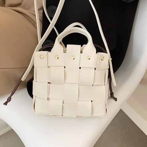 Women Small Bucket Crossbody Bags Weave Leather Messenger Bag Female Rivet Designer Shoulder Bag Simple Top-handle Handbags Sac