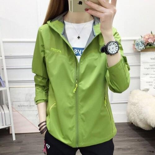 Spring and autumn outdoor soft shell jacket womens thin waterproof and breathable mountaineering suit sports windbreaker jacket