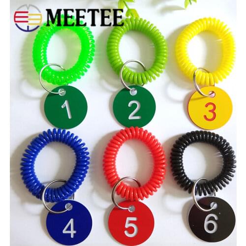 Meetee 50pcs Colorful Plastic Number Disc Wrist Coil Buckle Locker Room Gym Sauna Swimming Club ID Card Bracelet Hook DY202
