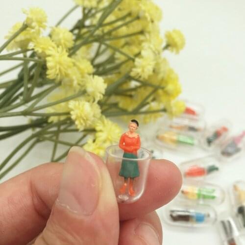 20pcs Transparent Capsule Shell Mini Person Figurines Pill Container Medince Pill Cases Bottle Splitters Capsule Miniatures