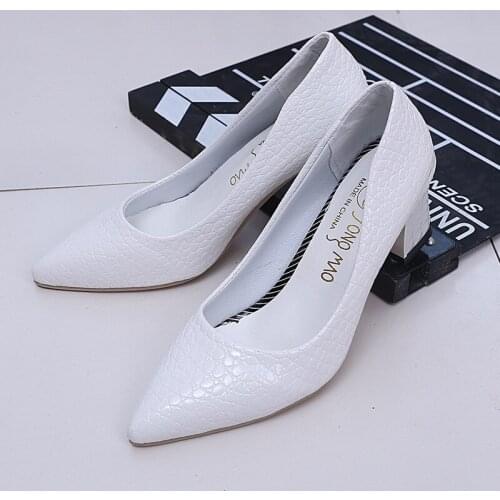 2018 autumn new pointed ladies high heels shallow mouth professional shoes large size thick with single shoes female 6cm