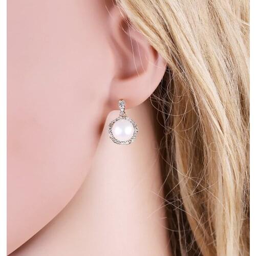 Hot sales and simple gold color pearl drill-studded fashion stud earrings for women