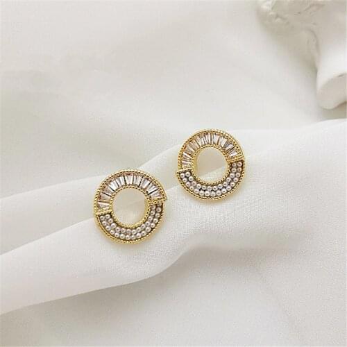 Huerengy Stud Earrings