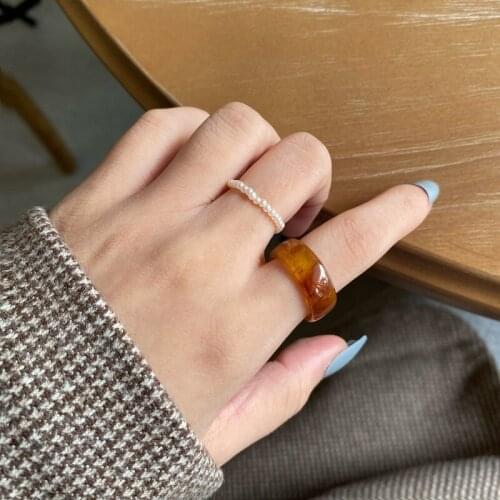 KSRA New 2pcs/set Retro Fashion Beige Tortoiseshell Resin Natural Pearl Finger Rings for Women Girls Party Jewelry