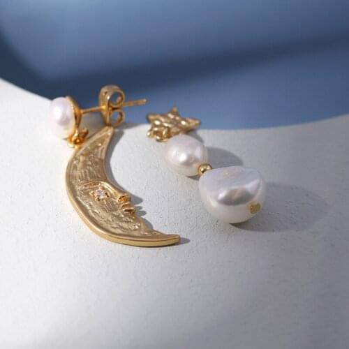 Women moon and star style asymmetry earrings drop nutural pearl and gold plated material