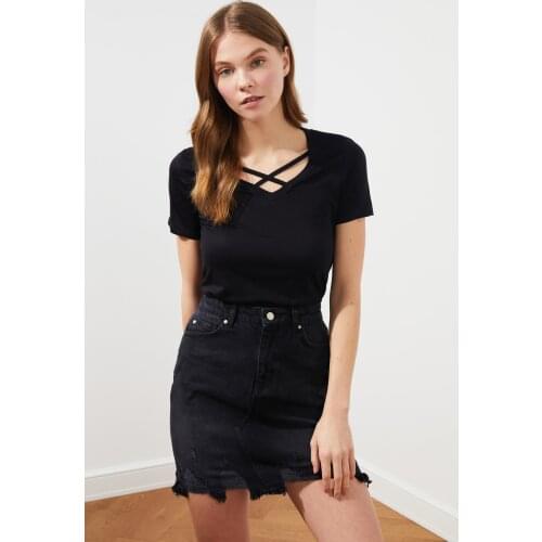 Trendyol Cross İp Detailed Knitted T-Shirt TWOSS21TS0988