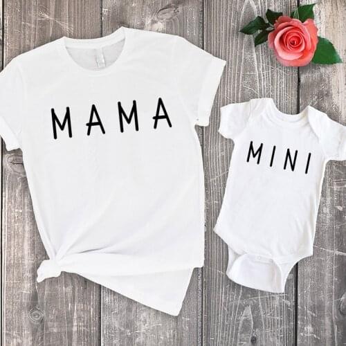 Mommy and Me Family Clothing Mom and Daughter Tops Mom Son Matching Clothes Mini Baby Tshirt Family Look Summer White Tee