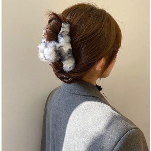 Temperament plush catch clip ins back head hairpin female disc hair accessories autumn and winter clip headdress shark clip