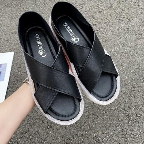 2021new Womens Sandals Wild Thick Bottom Slippers Cross Sandals Casual Wild College Wind Non-slip Beach Sandals Women Summer