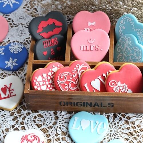 Love Heart Cookie Stencil Fondant Cake Mold Flower Biscuits Baking Mould Cake Border Decorating Pastry Spray Tool for Wedding