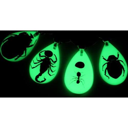LEEPEE Car Keychain Luminous Artificial Amber Insect Car Key Ring Handbag Wallet Pendant Scorpion Creative Scorpion Keychain
